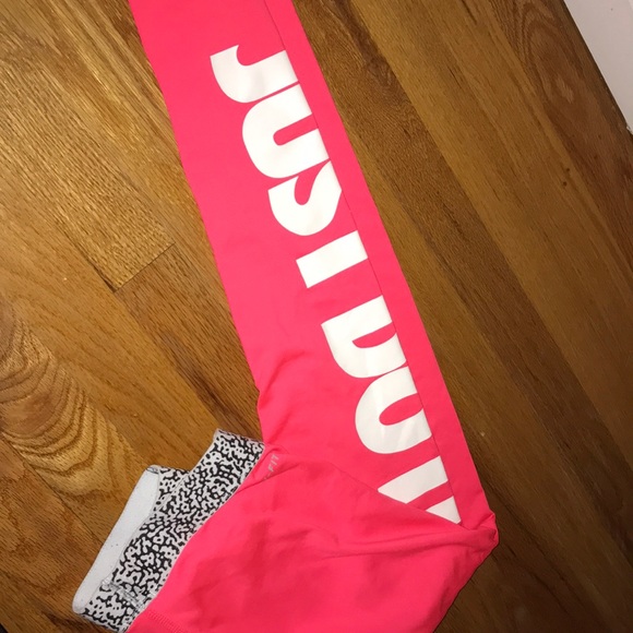 NIKE WORKOUT LEGGINGS - Picture 1 of 2